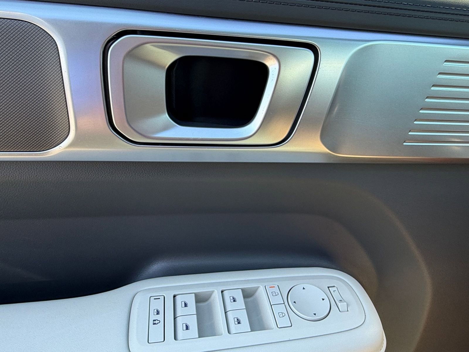 Used 2025 Hyundai Santa Fe SEL image 18