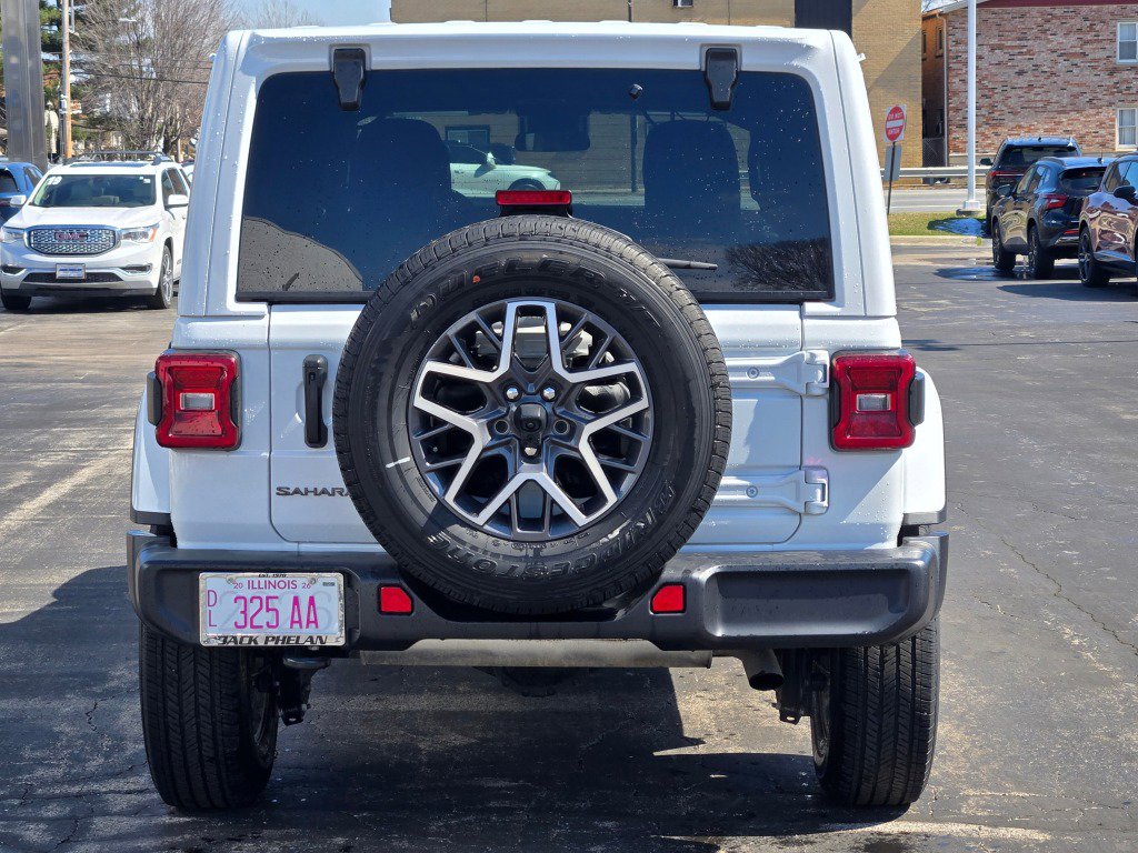 Used 2025 Jeep Wrangler Sahara image 12