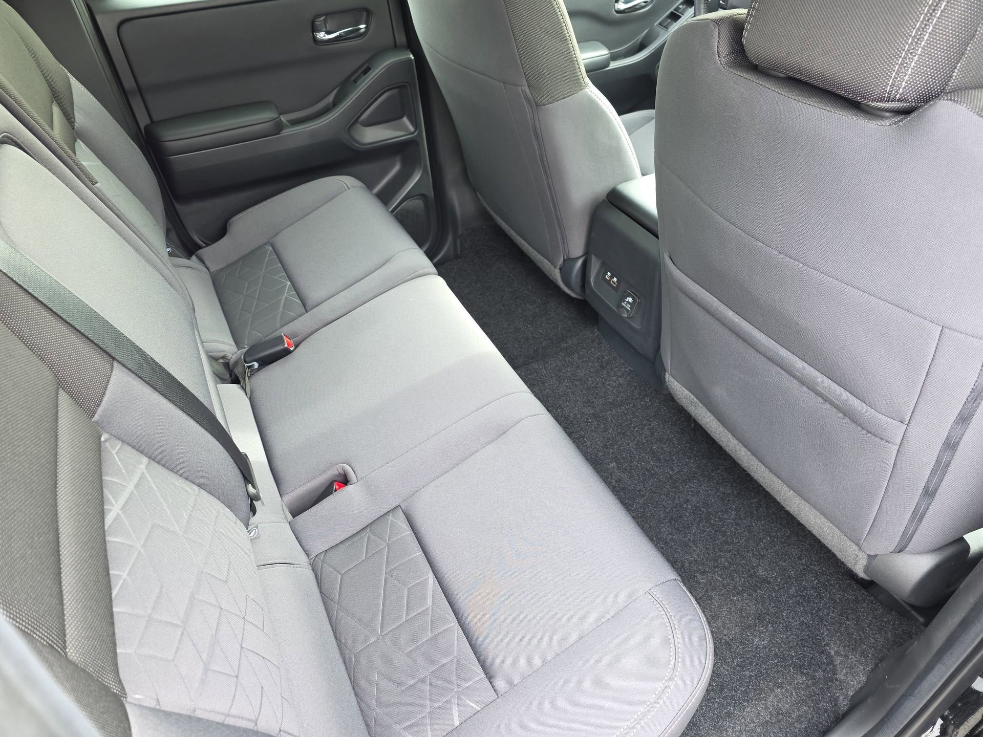 Certified 2025 Nissan Frontier SV w/ SV Convenience Package image 11