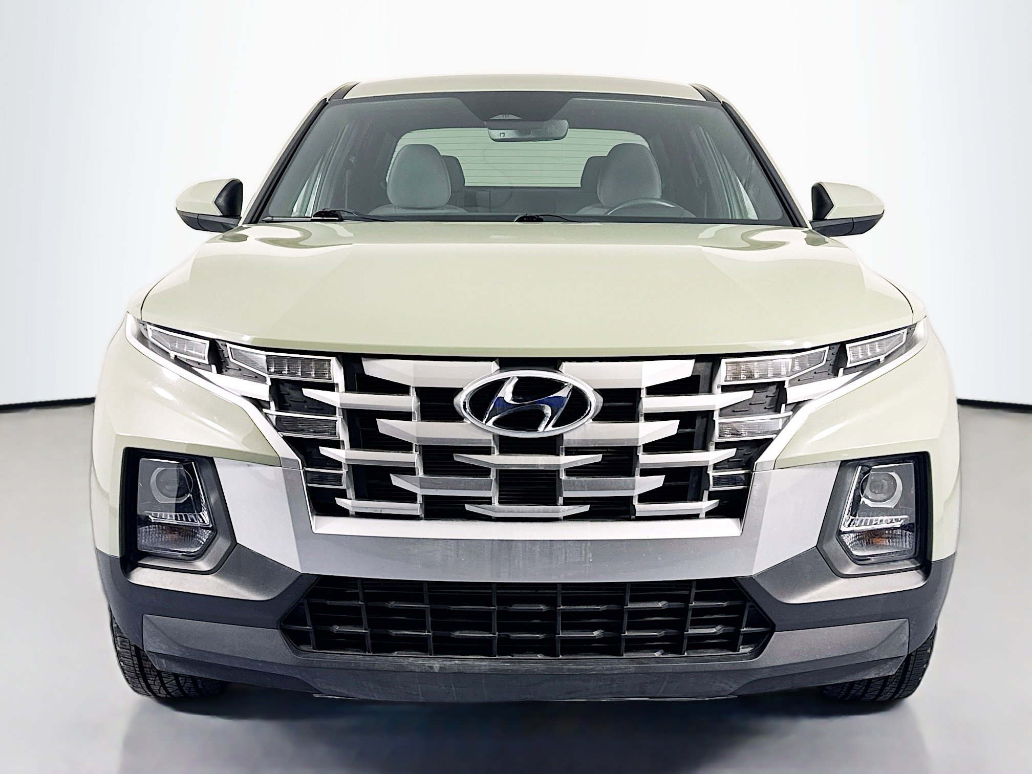 Used 2023 Hyundai Santa Cruz SE image 2