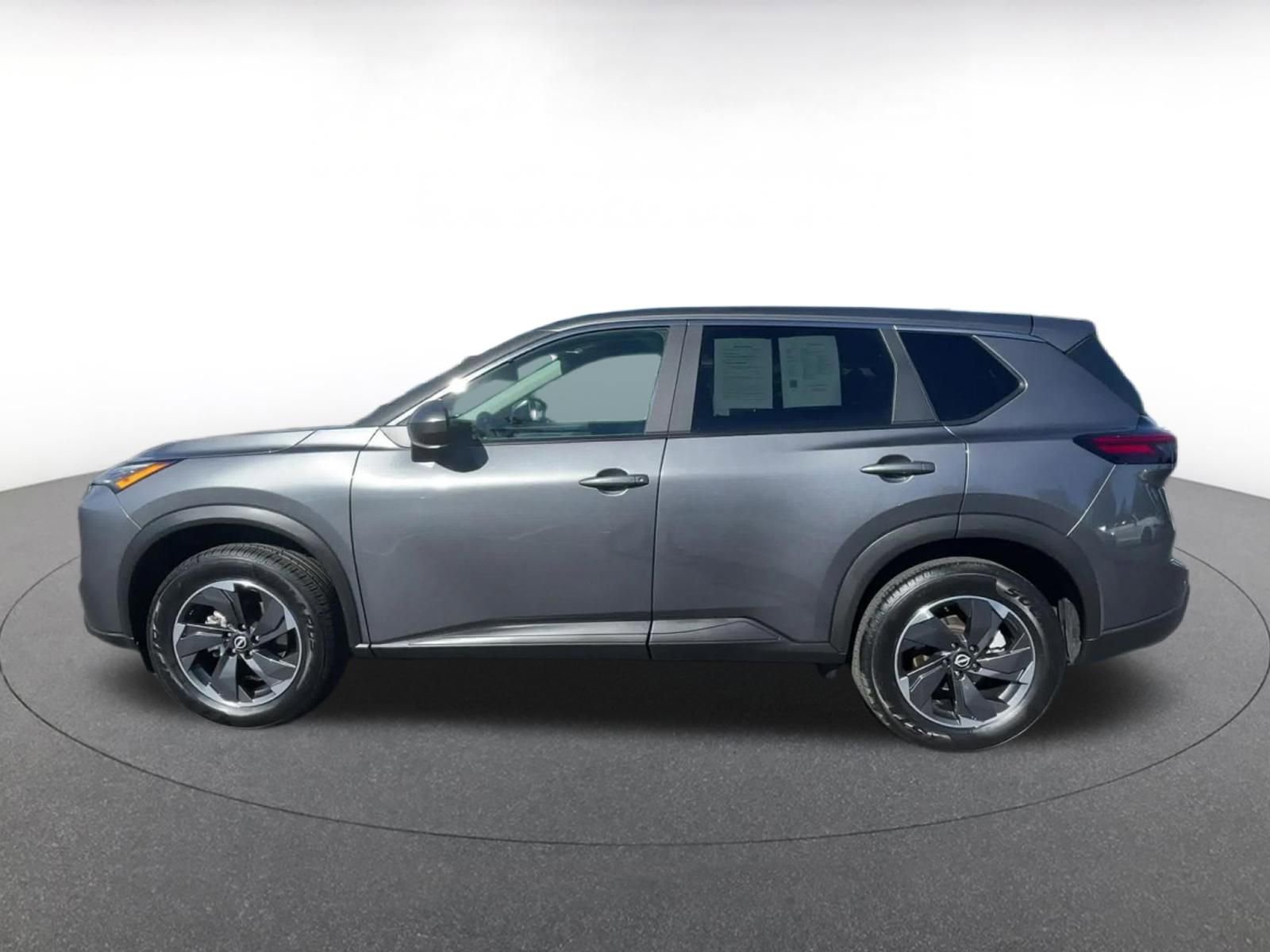 Used 2025 Nissan Rogue SV image 9