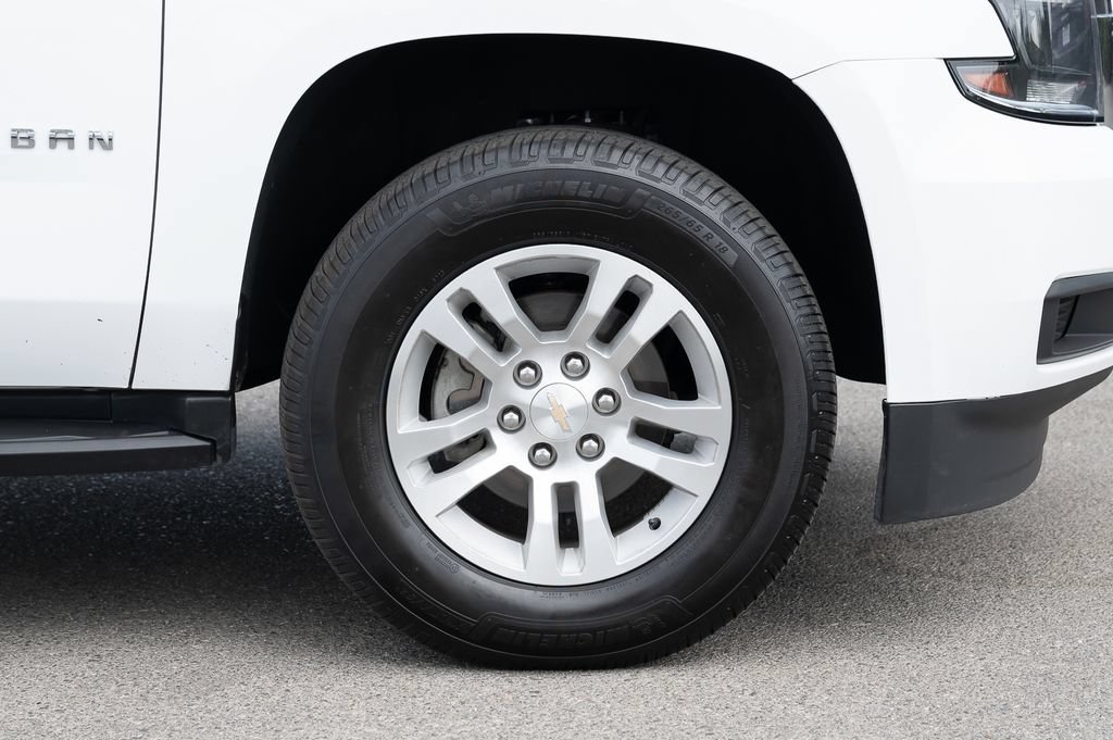 Used 2018 Chevrolet Suburban LS RWD image 10