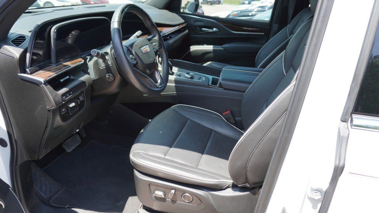 Used 2024 Cadillac Escalade Premium Luxury w/ Performance Package RWD image 8