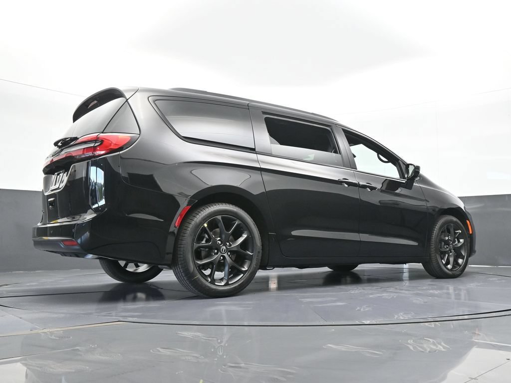 New 2026 Chrysler Pacifica Select w/ S Appearance Package FWD image 60