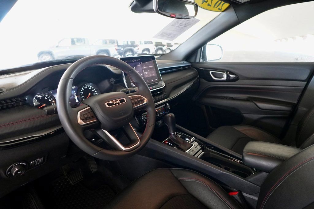 Used 2024 Jeep Compass Trailhawk image 10