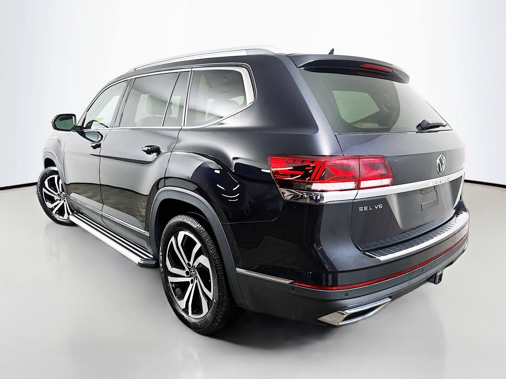 Used 2021 Volkswagen Atlas SEL Premium image 5
