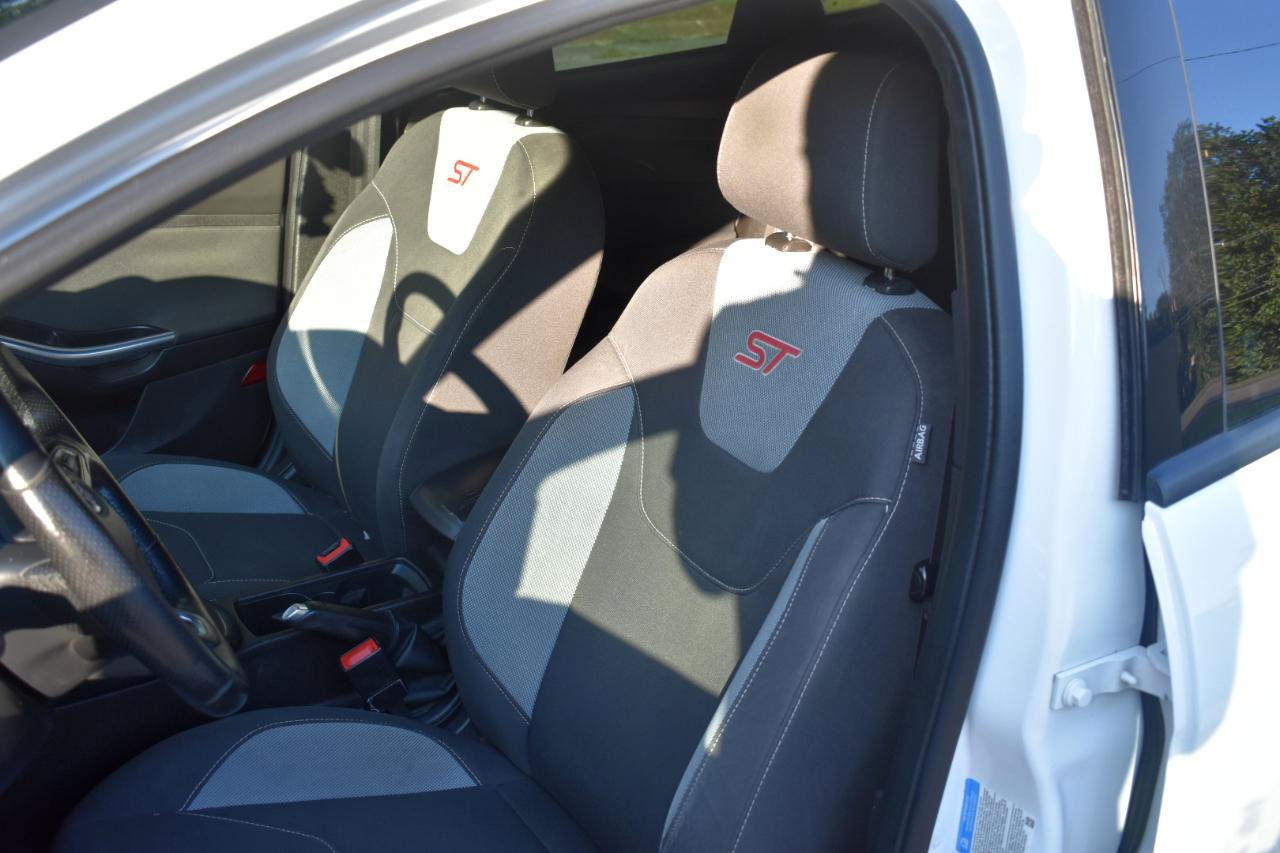Used 2016 Ford Focus ST FWD image 13