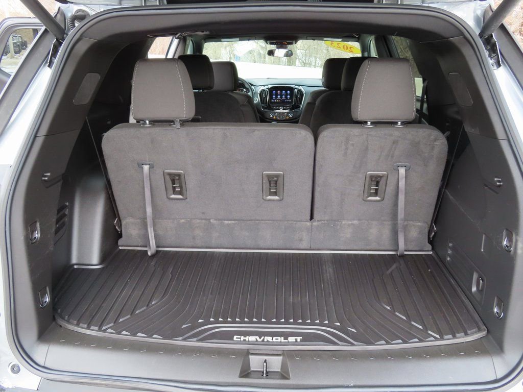 Used 2023 Chevrolet Traverse LT image 14
