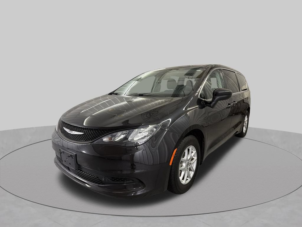 Used 2023 Chrysler Voyager LX FWD image 5