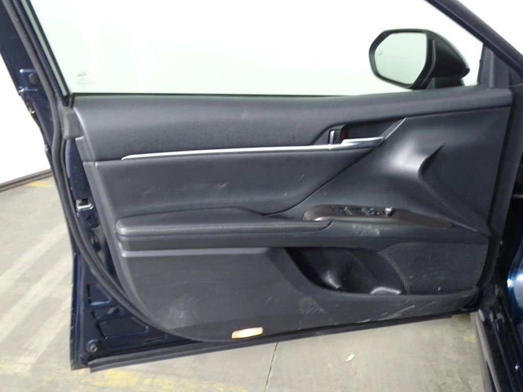 Used 2021 Toyota Camry XSE FWD image 14