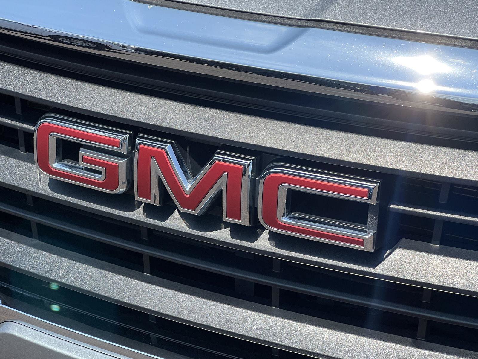 Used 2023 GMC Terrain SLE FWD image 18