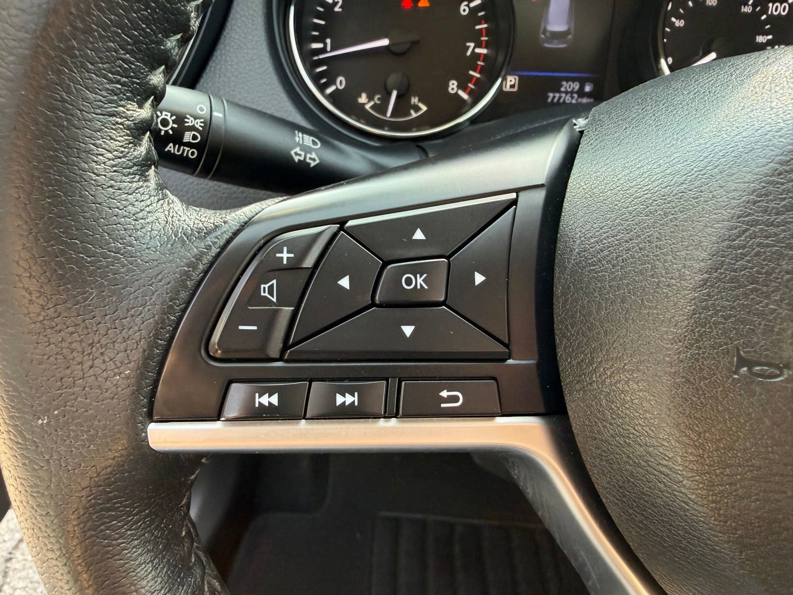 Used 2020 Nissan Rogue SV AWD/4WD image 16