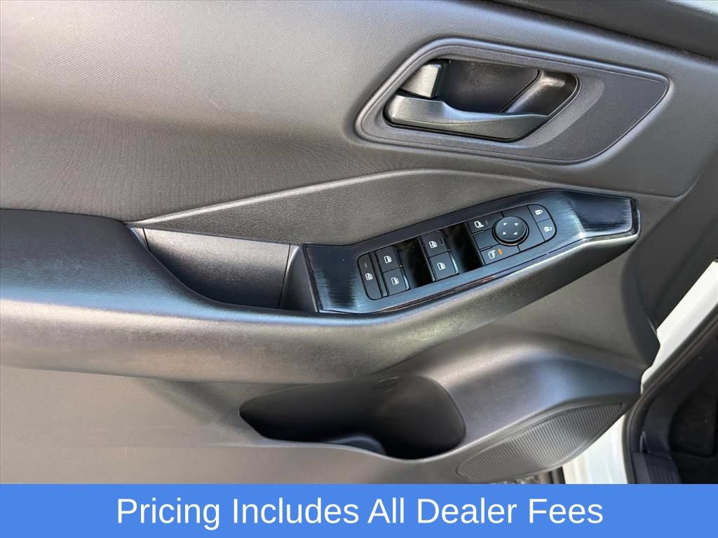 Used 2024 Nissan Rogue S AWD/4WD image 24