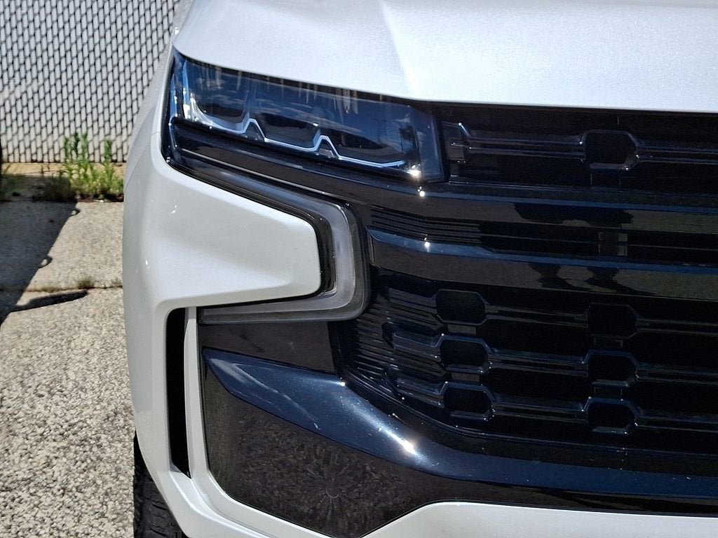 Used 2023 Chevrolet Tahoe Z71 w/ Luxury Package AWD/4WD image 7