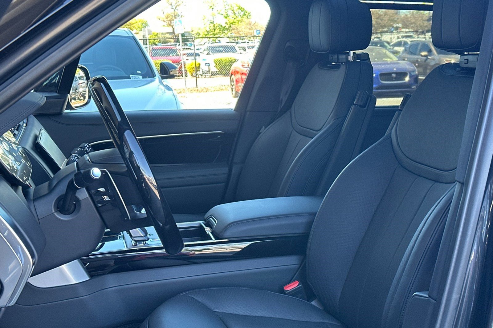 New 2026 Land Rover Range Rover Long Wheelbase SE image 6