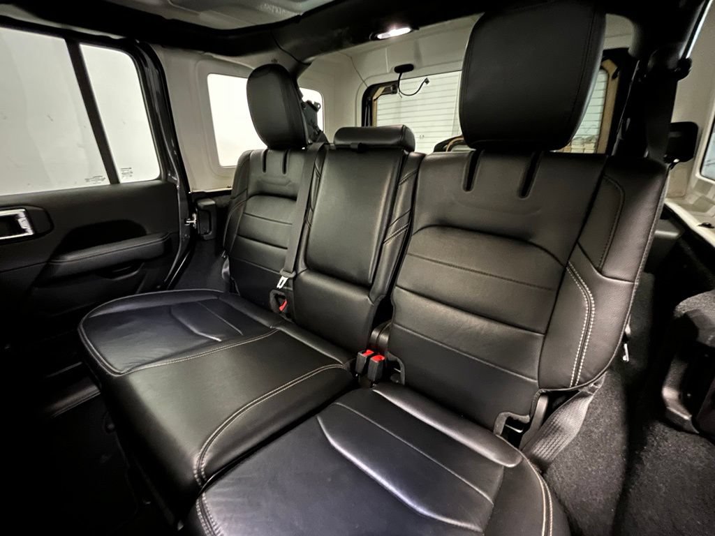 Used 2023 Jeep Wrangler Unlimited Sahara AWD/4WD image 13
