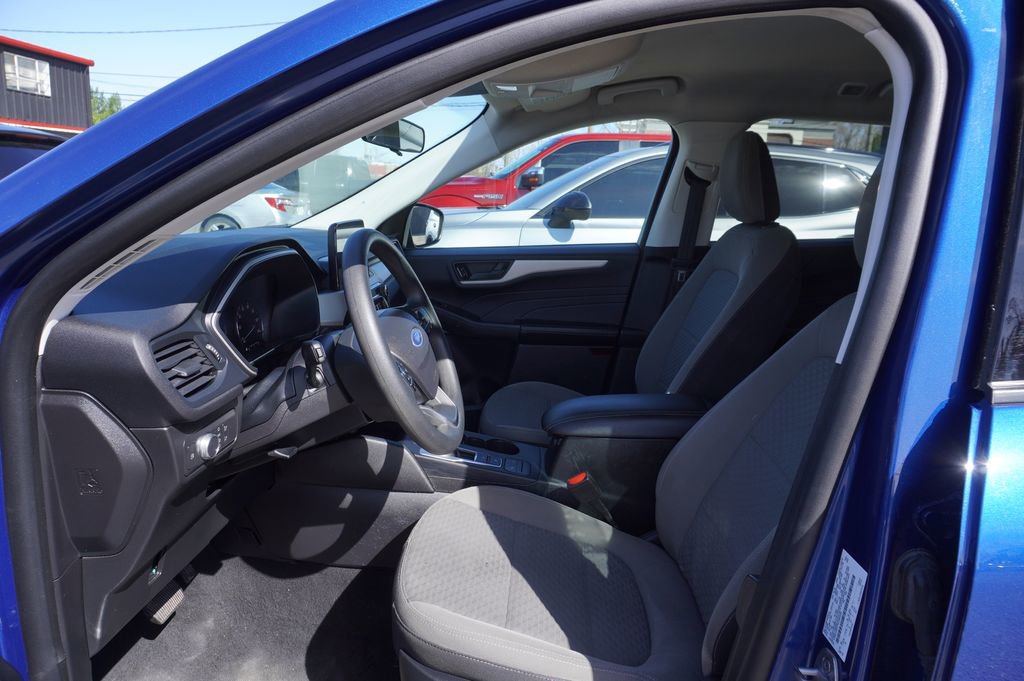 Used 2022 Ford Escape SE image 2