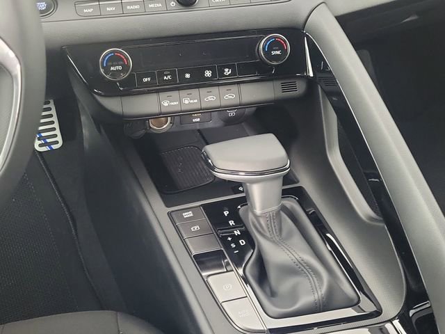 Certified 2025 Hyundai Elantra SEL image 18