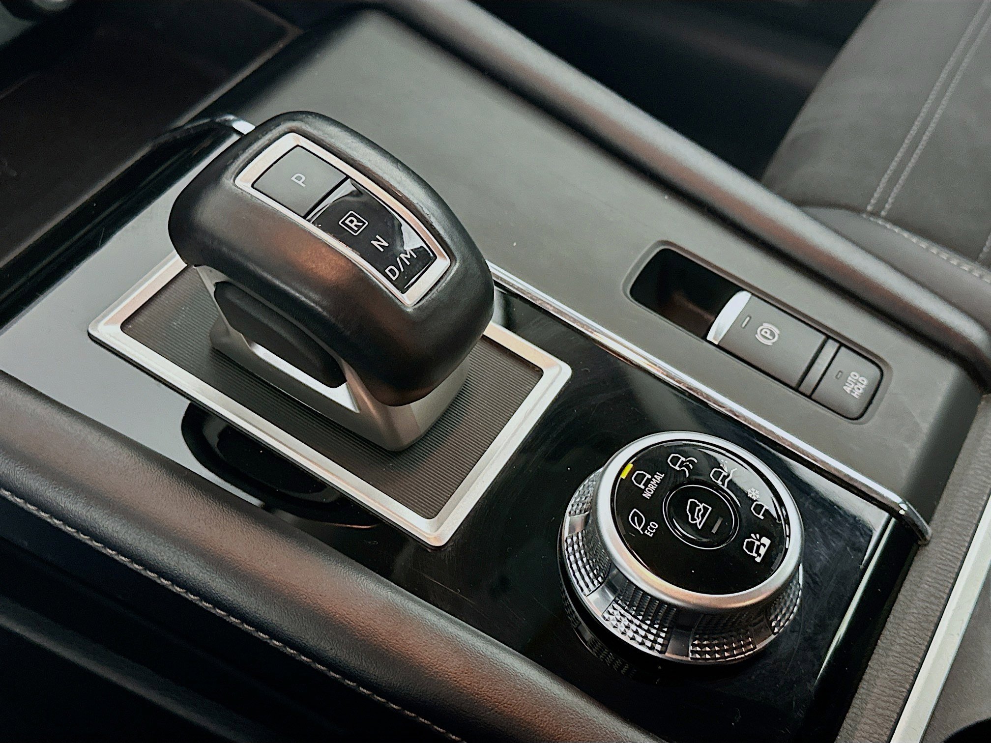 Used 2024 Mitsubishi Outlander SE image 25