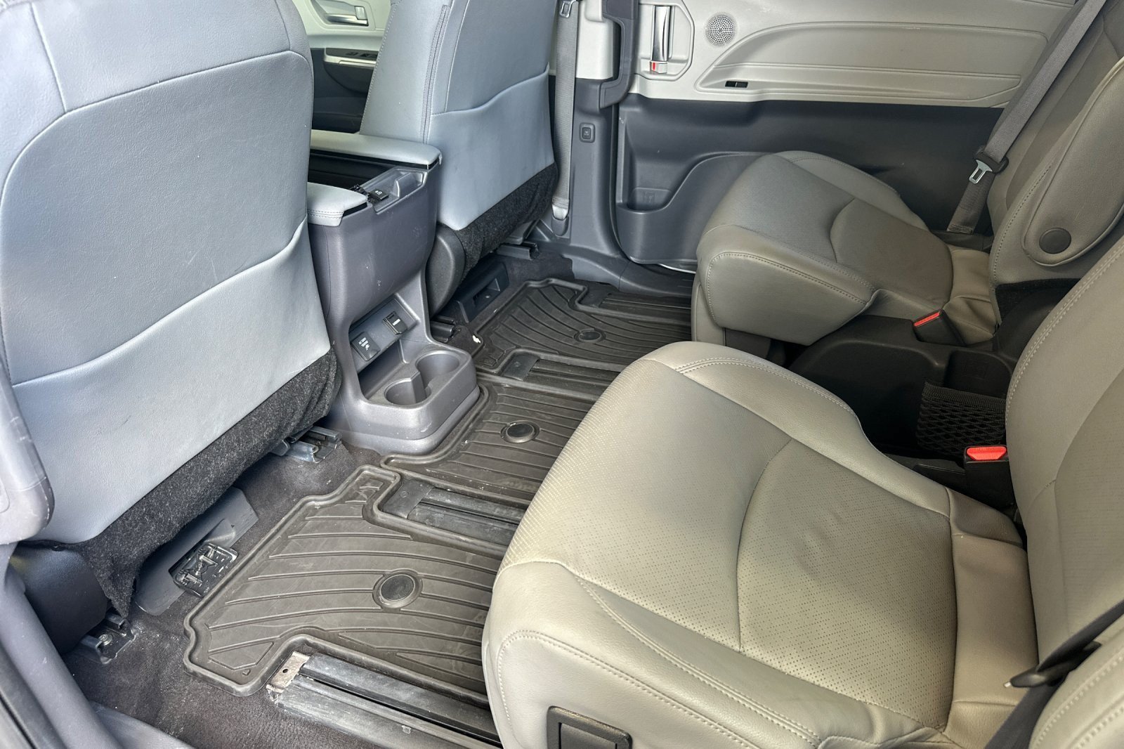 Certified 2024 Toyota Sienna Limited AWD/4WD image 11