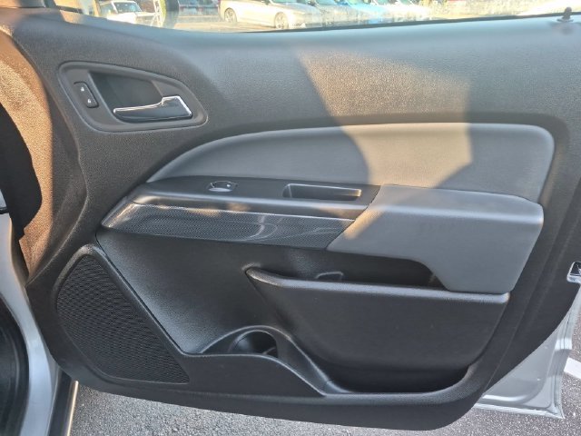 Used 2015 Chevrolet Colorado Z71 AWD/4WD image 32