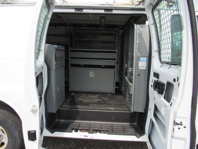 Used 2015 Chevrolet Express 2500 RWD image 16