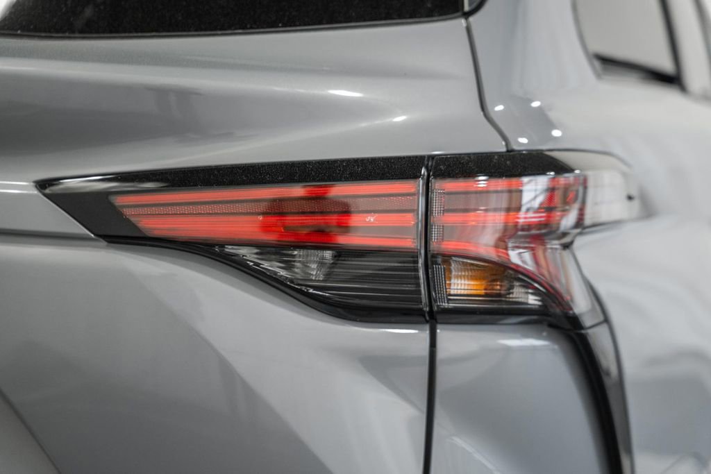 Used 2026 Toyota Sienna XSE image 6
