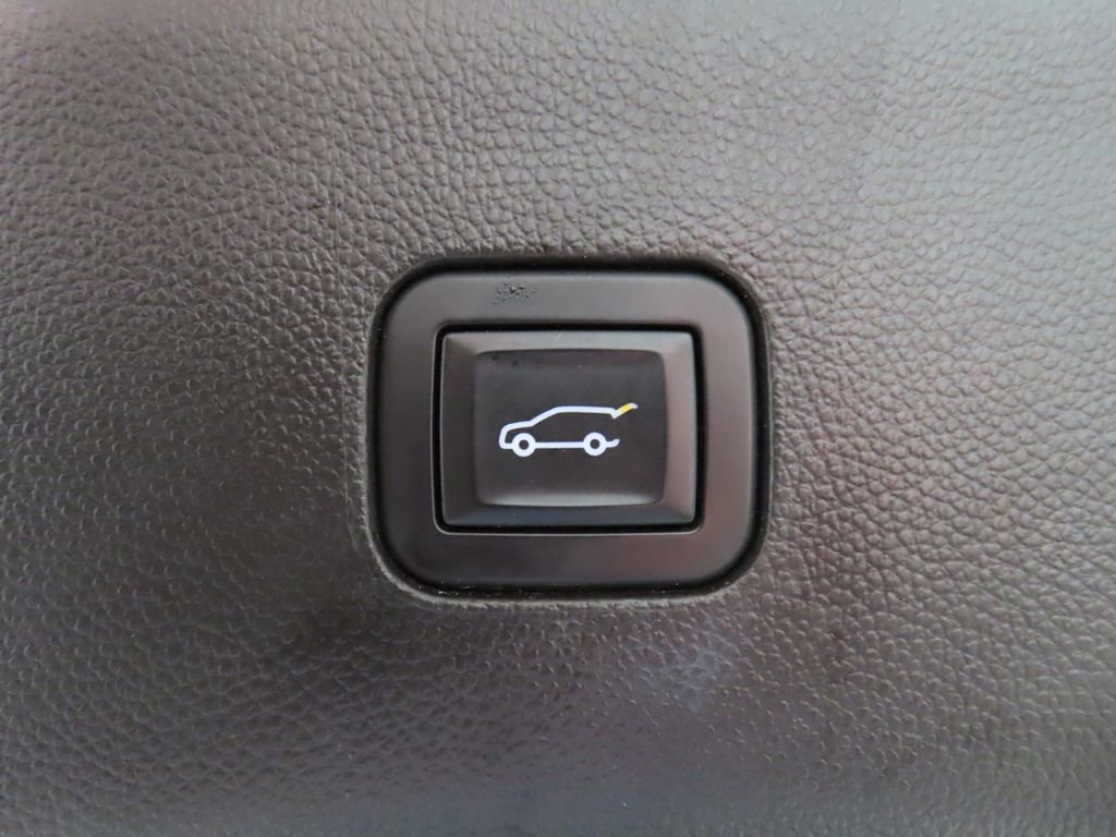 Used 2019 Buick Enclave Essence image 38