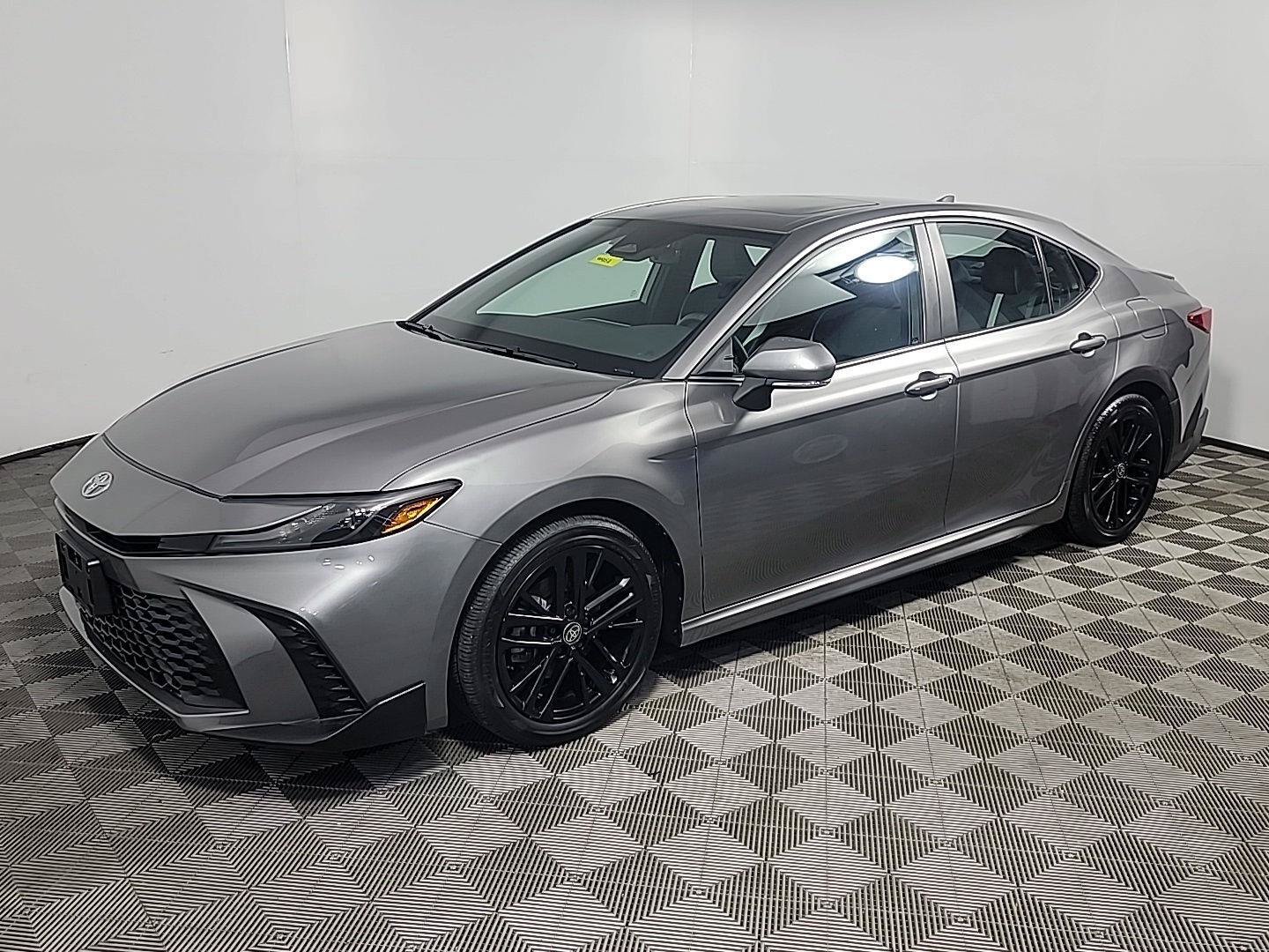 Used 2025 Toyota Camry SE w/ Convenience Package FWD image 11
