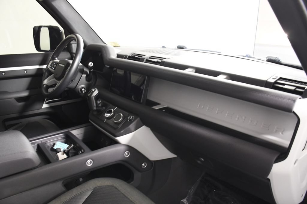 Used 2020 Land Rover Defender 110 First Edition AWD/4WD image 19