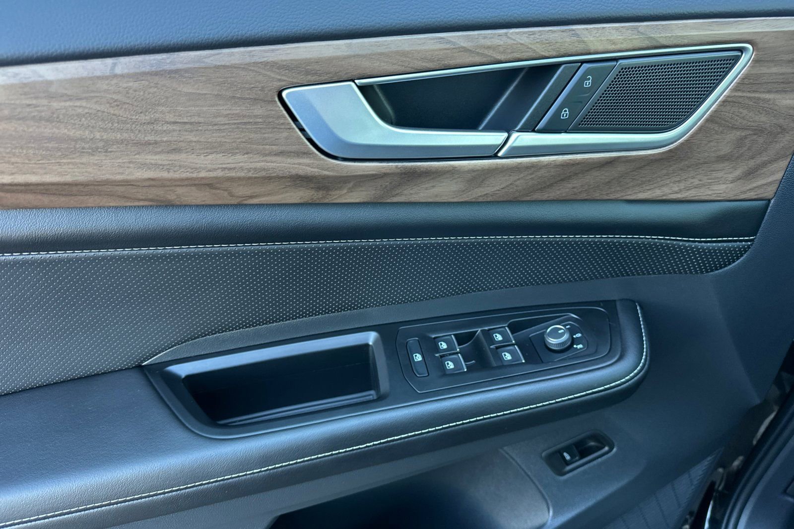 New 2026 Volkswagen Atlas SE image 9