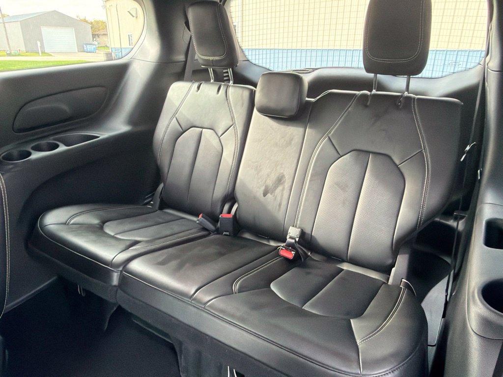 Used 2025 Chrysler Pacifica Select FWD image 15