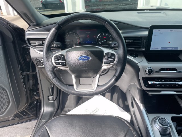 Used 2023 Ford Explorer XLT w/ Equipment Group 202A AWD/4WD image 24