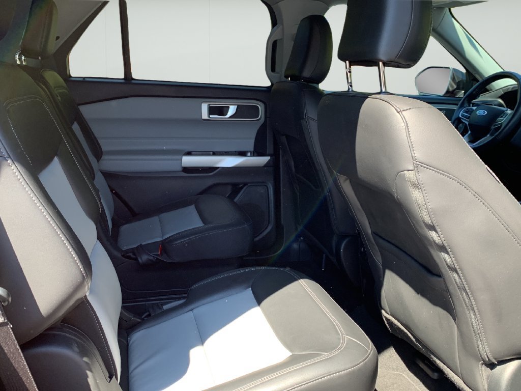Used 2022 Ford Explorer XLT w/ Equipment Group 202A RWD image 37