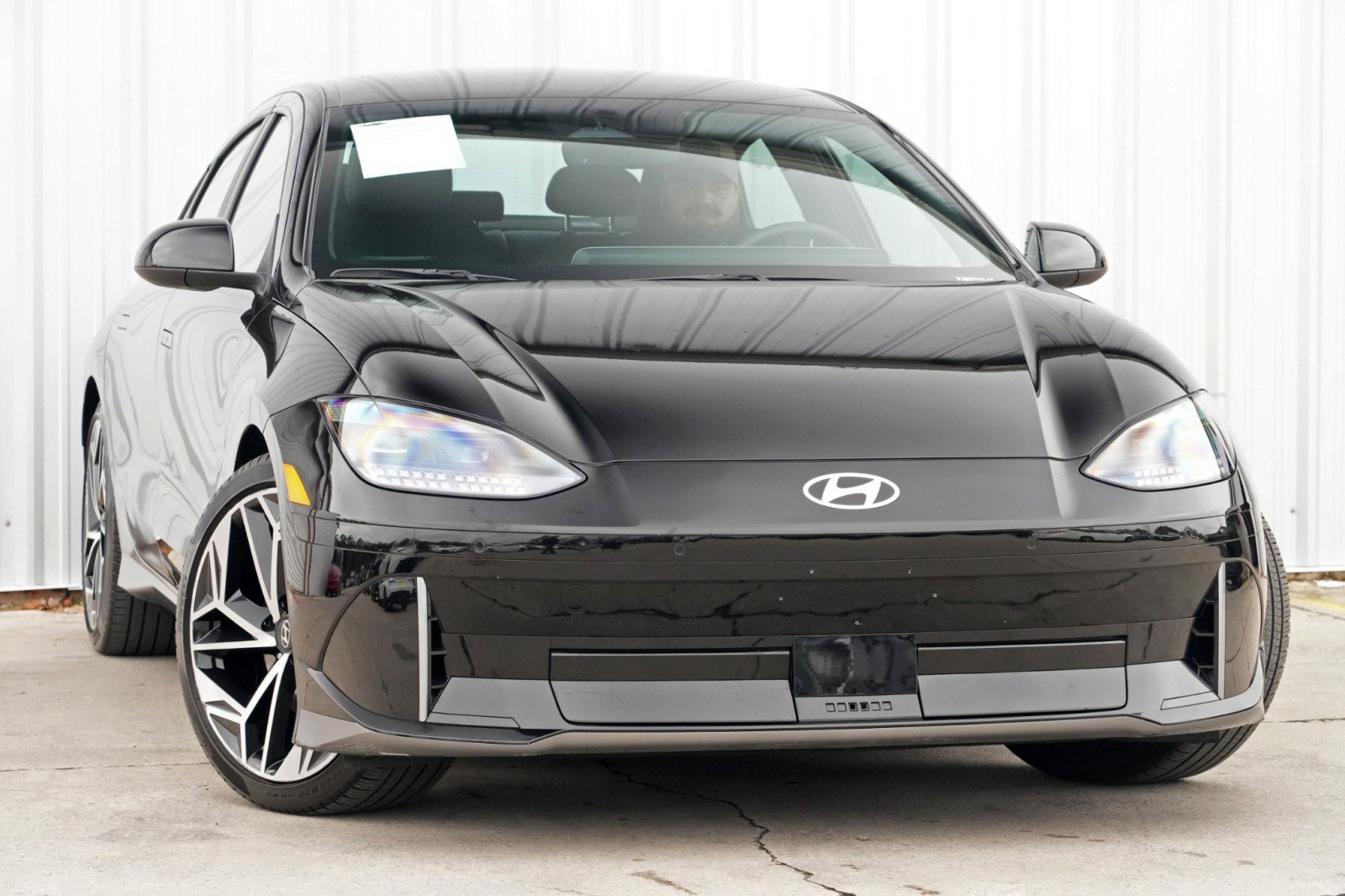 Used 2023 Hyundai Ioniq 6 SEL image 2