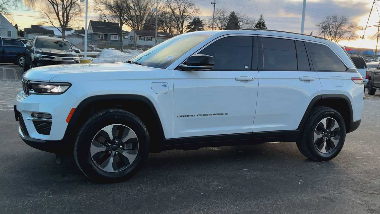 Used 2022 Jeep Grand Cherokee Limited 4xe image 6