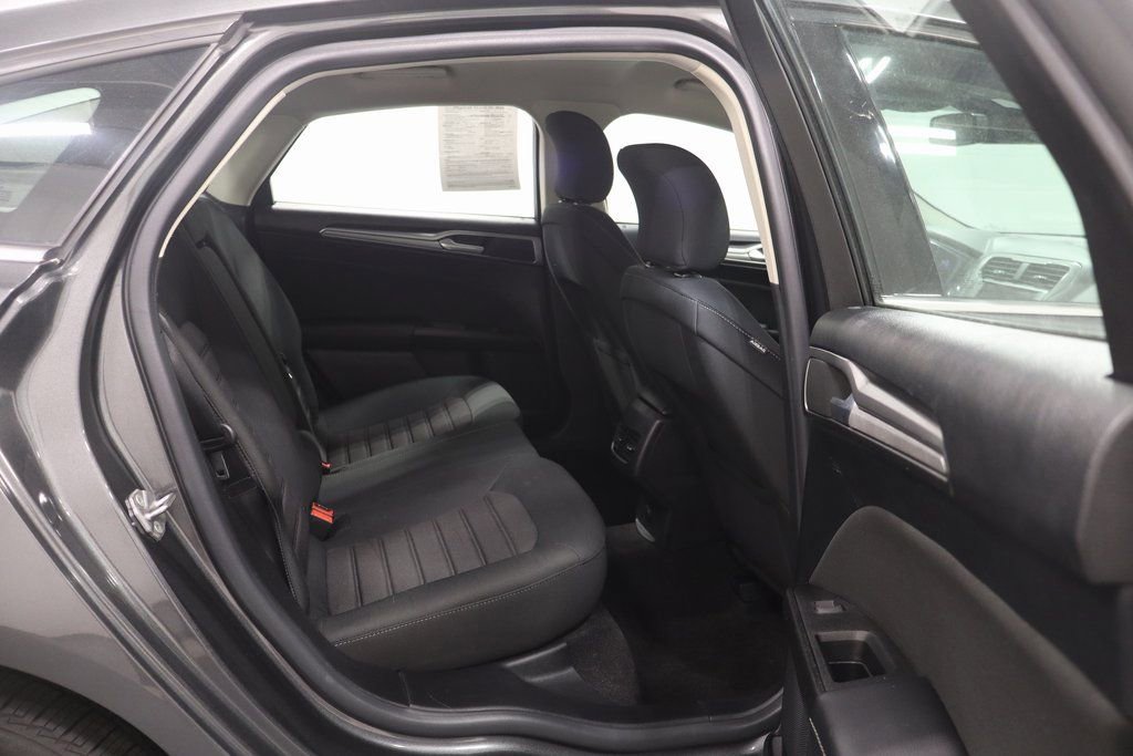 Used 2019 Ford Fusion SE image 17