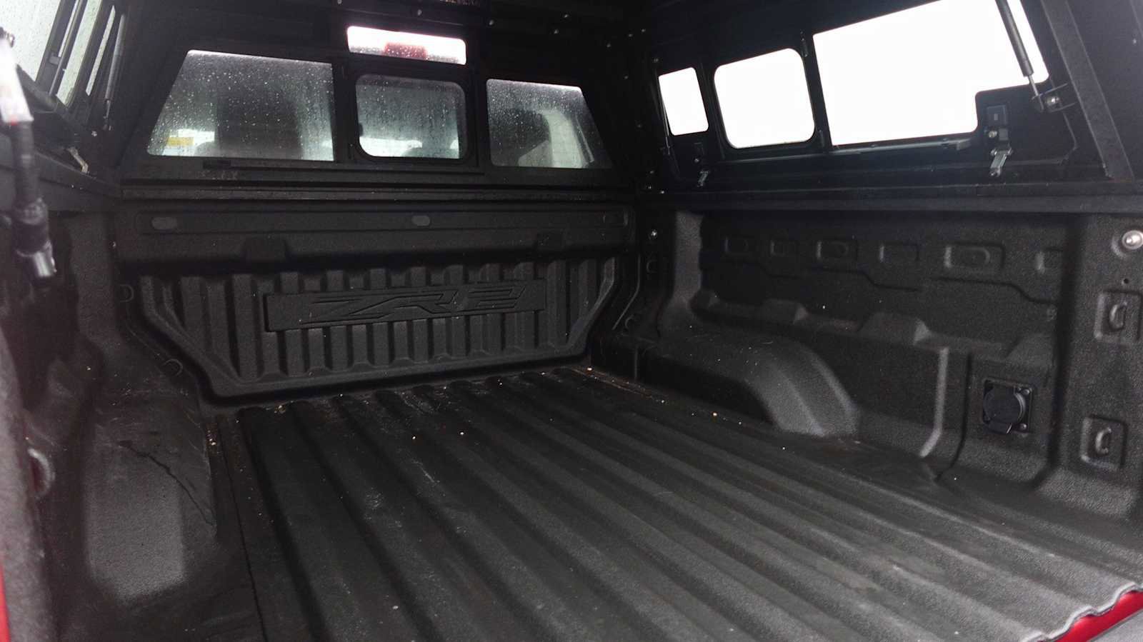 Used 2024 Chevrolet Colorado ZR2 w/ Technology Package AWD/4WD image 19