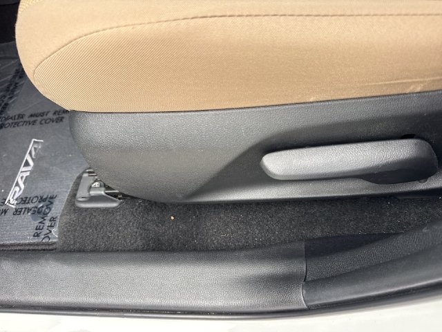 Used 2022 Toyota RAV4 LE FWD image 12