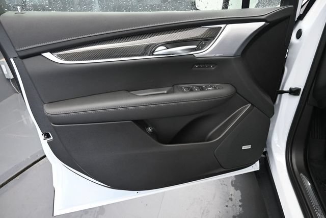 New 2026 Cadillac XT5 Sportv w/ LPO, Floor Liner Package AWD/4WD image 12