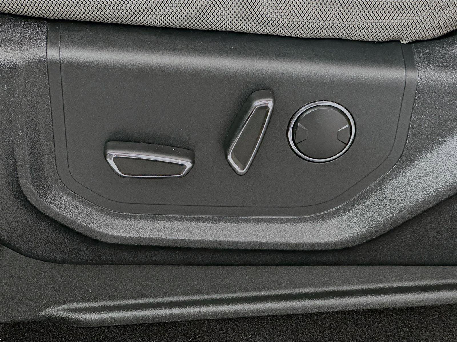 Used 2015 Ford F150 XLT w/ Equipment Group 302A Luxury image 19