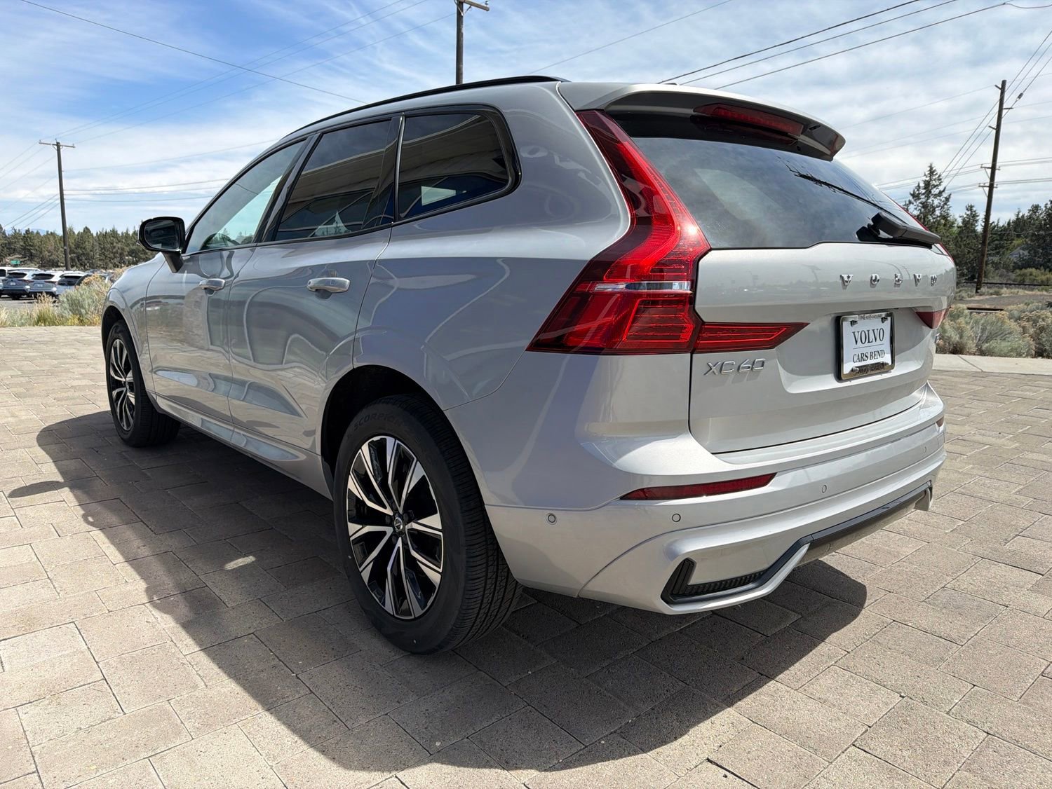 Used 2025 Volvo XC60 B5 Plus AWD/4WD image 4