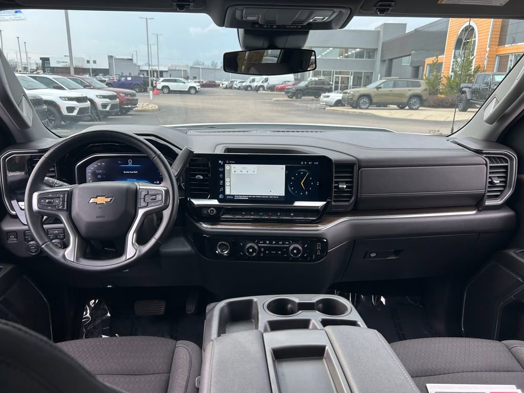 Used 2024 Chevrolet Silverado 1500 LT AWD/4WD image 9