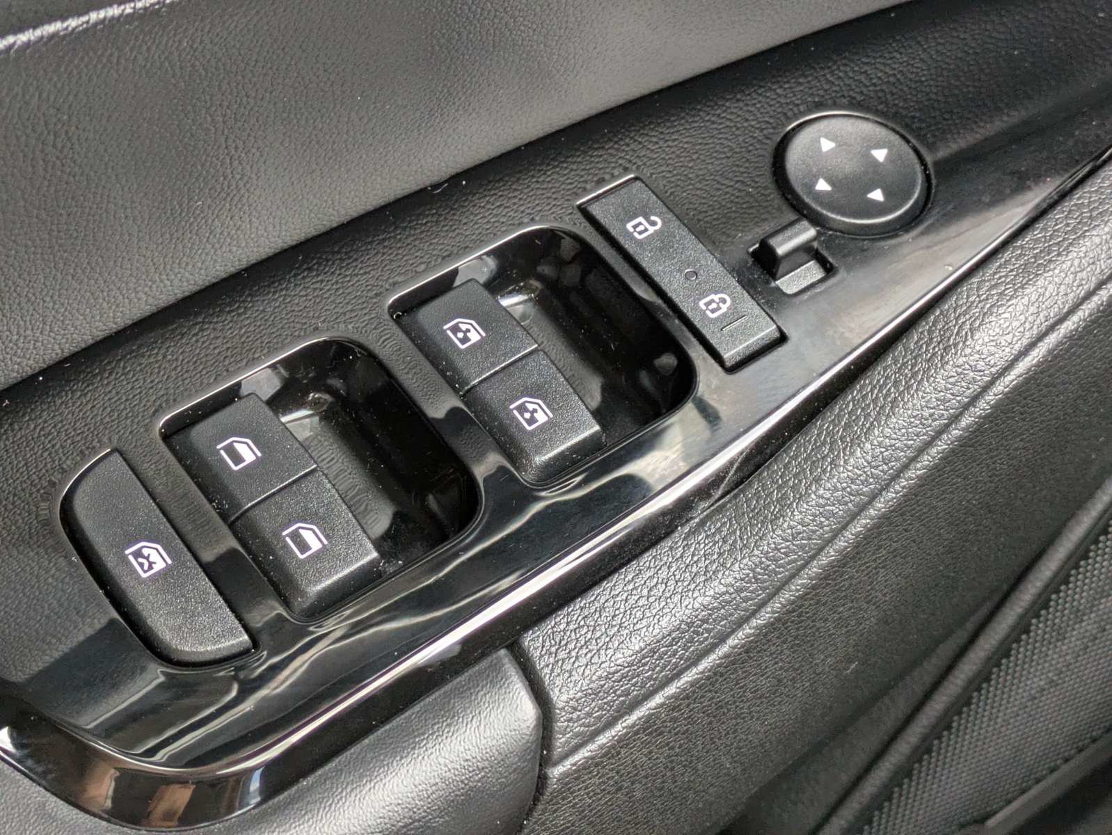 Certified 2023 Kia Sportage EX FWD image 18