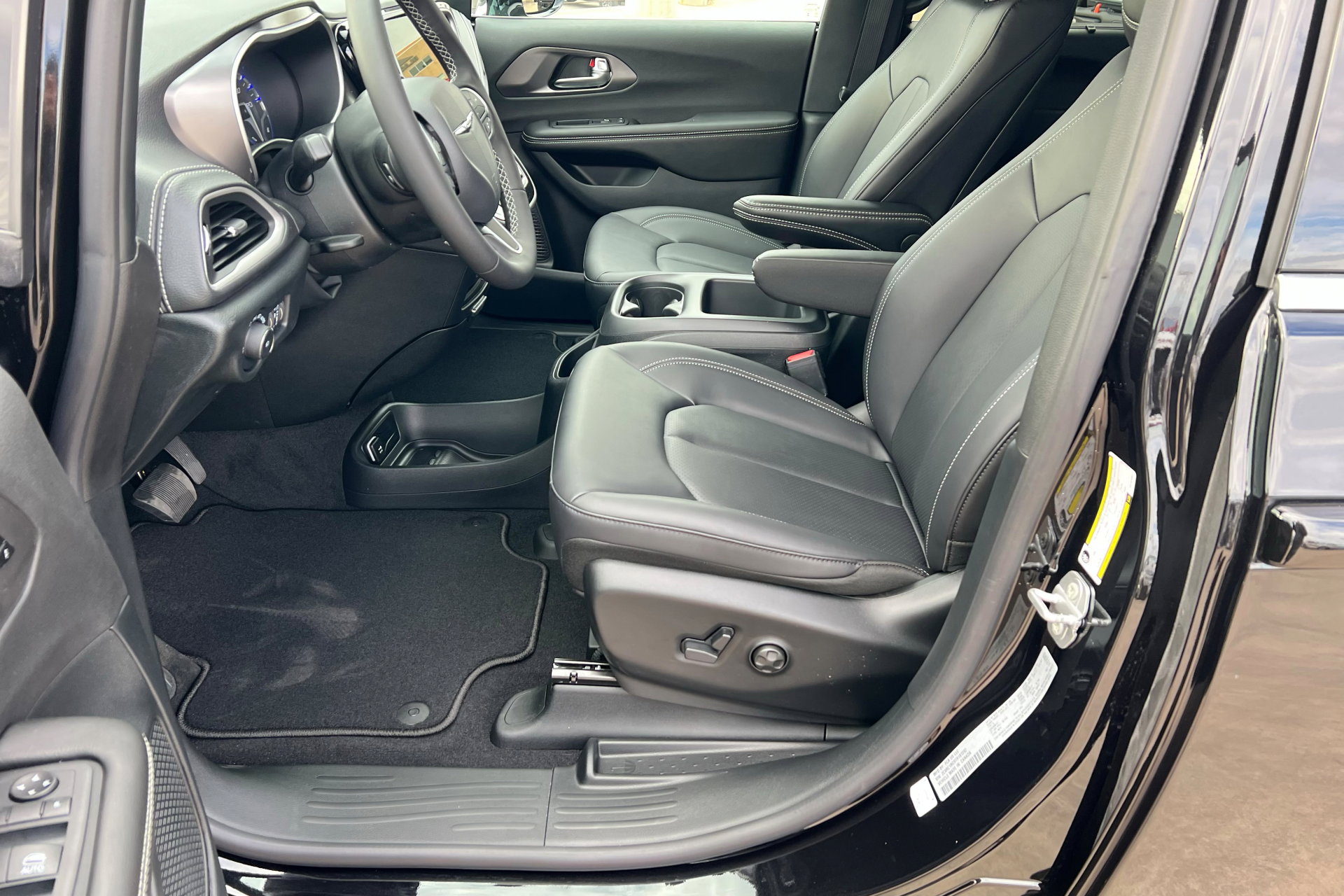New 2026 Chrysler Pacifica Select FWD image 17
