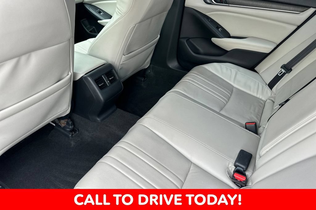 Used 2018 Honda Accord Touring image 11