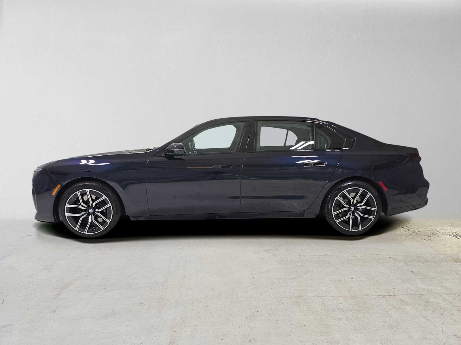 Used 2023 BMW 760i xDrive AWD/4WD image 6
