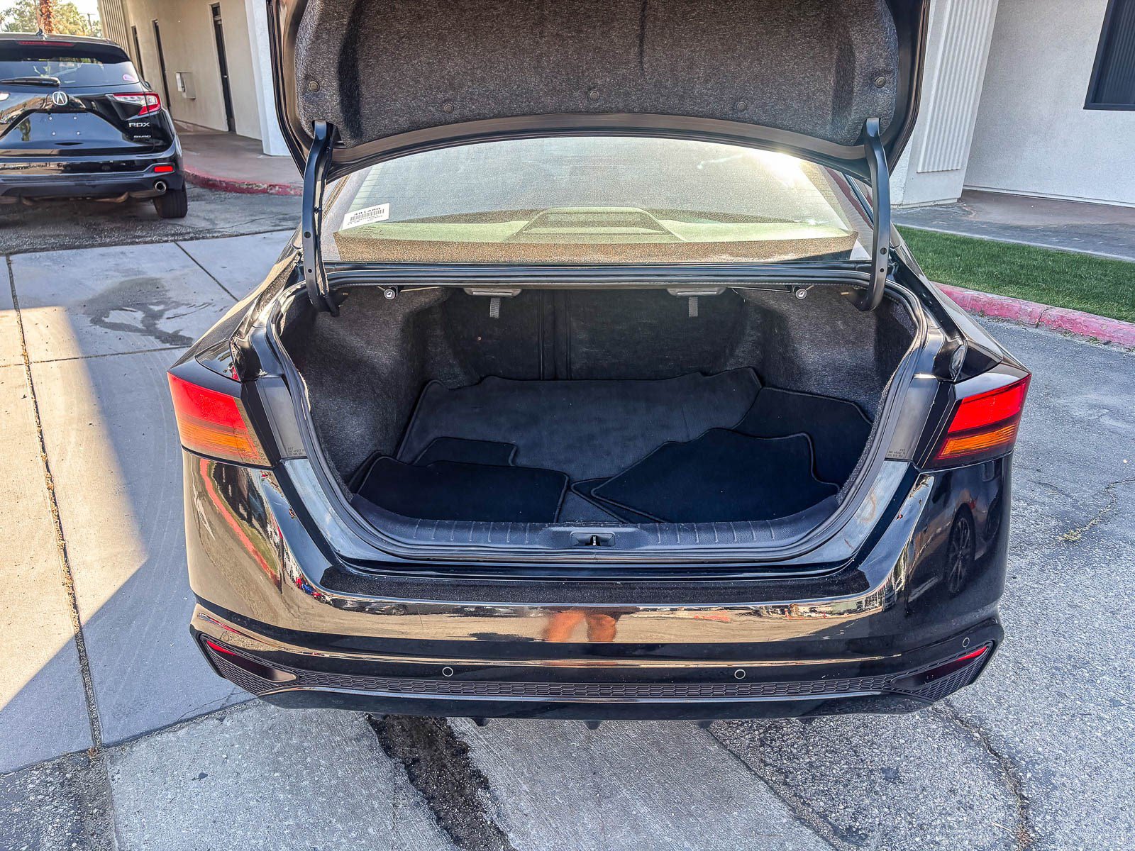 Used 2025 Nissan Altima 2.5 S FWD image 13