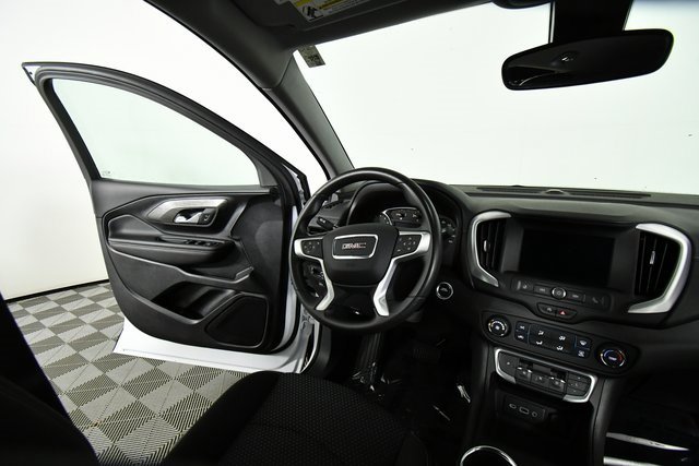 Used 2024 GMC Terrain SLE image 19
