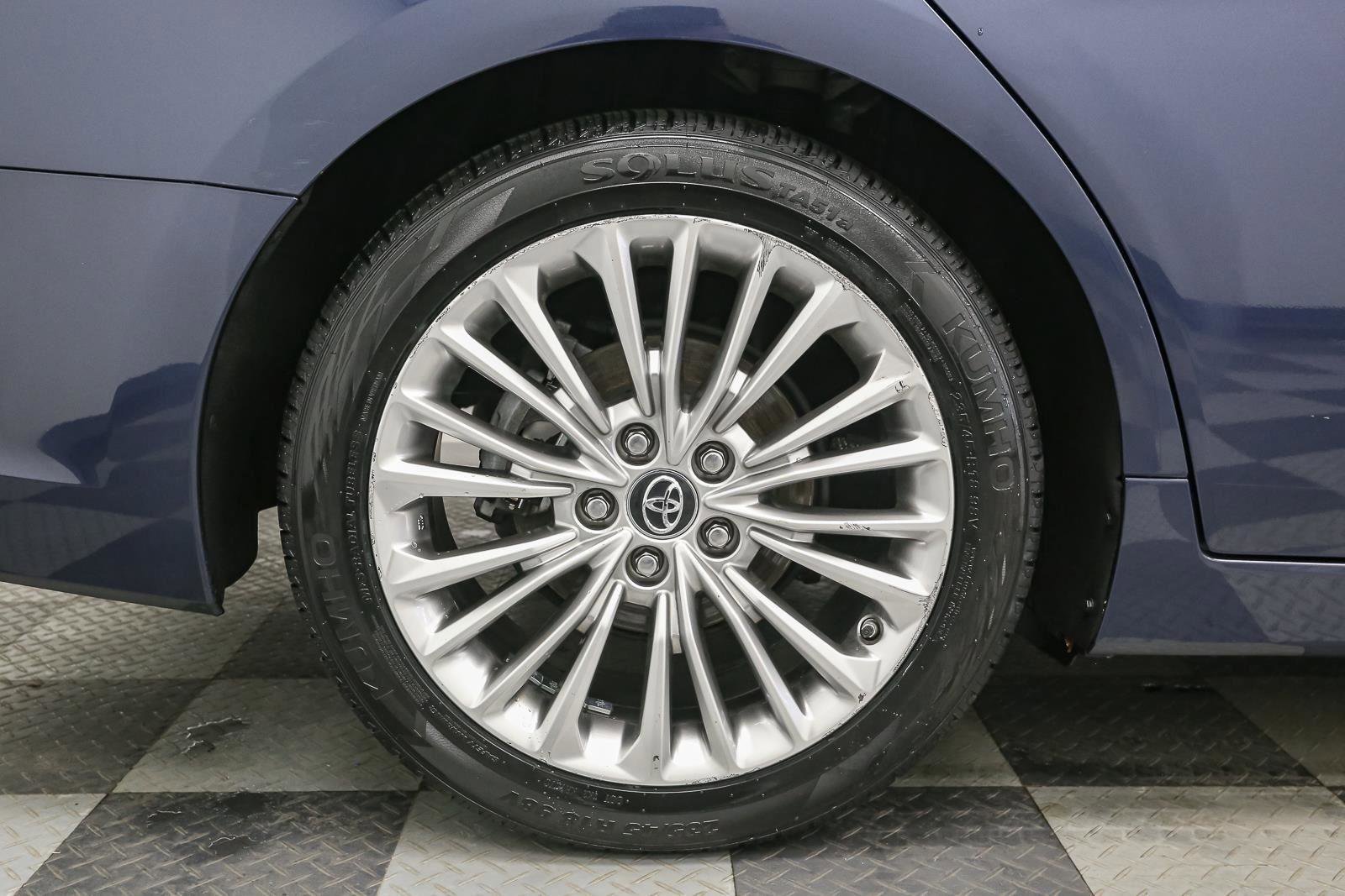 Used 2019 Toyota Avalon Limited w/ Advanced Safety Package FWD image 19